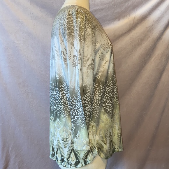 👚Chico’s Zenergy Embellished 3/4 Sleeve Top - Picture 2 of 7